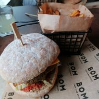 Lekkere krokante vegan burger. at Bom in Bouillon