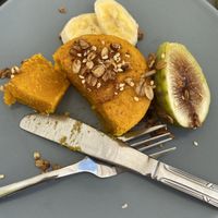 Queque de laranja com frutas e granola  at Balance Fitfood in Agueda