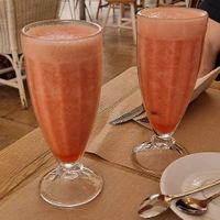 Strawberry & apple smoothie at Suc de Lluna BioCafe in Valencia