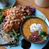 Duo lunch plate: salad and dahl soup at Mahalo in Groningen
