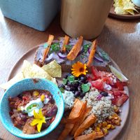 Combo soep + broodje +salade. Heel lekker :P at Mahalo in Groningen