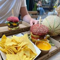 Speedy Gonzales et western burger at VegaSpix in La Ciotat