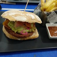 Beyond burguer at Duke's in Miliano