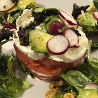 Ensalada de mozarella, tomate, aceituna negra, frutos secos at Duke's in Miliano