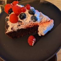 Le gâteau fruits rouges at AmaZone Cafe in Moliets