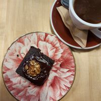Sweet potato brownie & coffee 👍🏻 at Rohe in Tallinn
