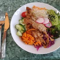 No-chicken with teriyaki sauce bowl at Rohe in Tallinn