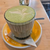 Matcha raspberry chai latte at Rohe in Tallinn