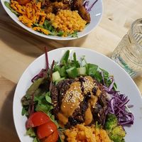 Portobello bowl and teriyaki tsikin at Rohe in Tallinn