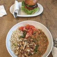 Curry and Burger 😍 at Mihiderka - Dielta in Krakow