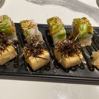 Sushi (veganized by holding the mayo) at elemen Classic 元素 . 经典 - Great World City in Central Singapore