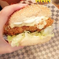 hamburguesa clásica de pollo at Thunder Vegan - Malasaña in Madrid