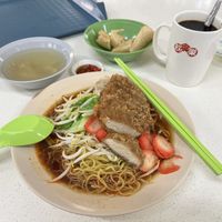 猪扒素食面。好吃😋  at Daily Green 吉祥素 -  Yishun St in North Singapore