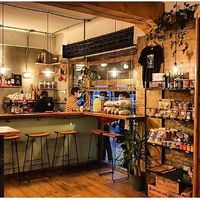 mesas en interior - meson con ventana para pedidos para llevar at Good Nick in Vina Del Mar