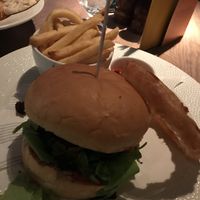 Vegan burger beetroot e cavolfiore at Scott's in Troon