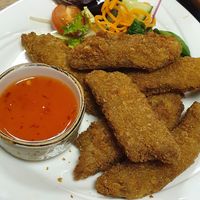 Chicken-less bites with sweet chilli sauce at The Eating Gorilla in Penrhyndeudraeth