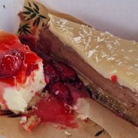 Cheesecake & dirty cow at The Eating Gorilla in Penrhyndeudraeth