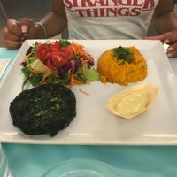 Burger pomme de terre - épinard, avec purée de carottes et salade ... délicieux  at Rosa in Ancona