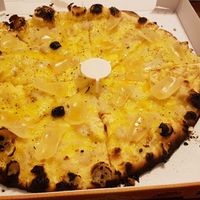 Four cheese vegan pizza at Pizza Panorama in Castanet-tolosan