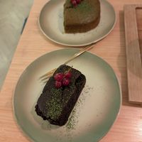 Sponge cake + brownie at Hug The Tea in The Hague