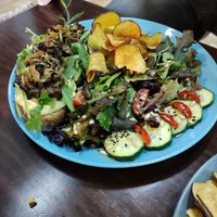 Tosta de homus e cogumelos shitake com Chips de batata doce at Soul - Alimentação Saudável e do Bem in Braga