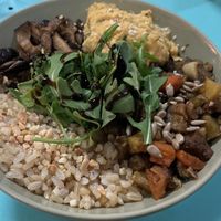 Reisbowl mit Pilzen und Gemüse  at Soul - Alimentação Saudável e do Bem in Braga