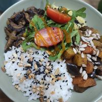 Bowl with mushrooms and veggies at Soul - Alimentação Saudável e do Bem in Braga