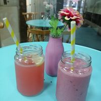 Limonada con hibisco y smoothie at Soul - Alimentação Saudável e do Bem in Braga