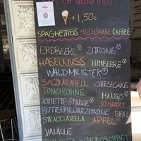 die veganen sorten sind markiert. das sortiment wechselt aber laufend at Eis & Innig in Hamburg