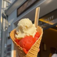Monatseis& Erdbeer at Oecher Eis-Treff in Aachen