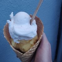 Coconut and "Früchtchen" ice cream at Oecher Eis-Treff in Aachen