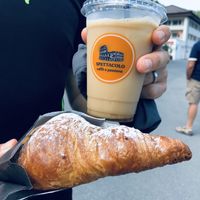 Cold brewed Sojalatte & Aprikosegipfel at Caffe Spettacolo in Arosa