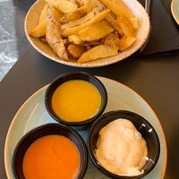 patatas 3 salsas (vegetariano me parece: mostaza-miel, habaneros y ali-oli de lima)  at Meraki in Oviedo