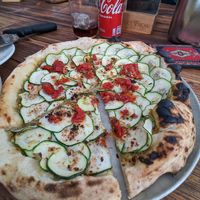 Vegan pizza at Hot Now in Madrid