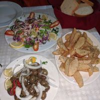 Salad, olives, patate at Antigoni in Berat