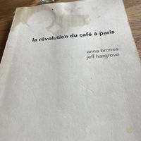 Super interesting book (also available in English) that you can read there, about specialty coffee in Paris at Fringe in Paris