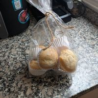 Magdalenas solidarias con la Dana at Dolce Capriccio Pasticceria in Oviedo