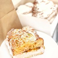 Masa croissant rellena de crema de fresa y pistachos at Dolce Capriccio Pasticceria in Oviedo