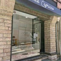 view from the street at Dolce Capriccio Pasticceria in Oviedo