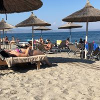 Strand mit Bedienung  at Alibaba in Kos