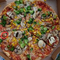 hähnchen auf der !!veganen!! pizza at Domino's Pizza in Dusseldorf