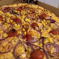 Selbst zusammen gestellte Pizza at Domino's Pizza in Dusseldorf