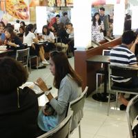 Food court seating at Shine Tong - Vegetarian Food Booth in Bangkok