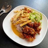 Luffa, deep fried soy meat, bamboo with red curry #Veganuary at Shine Tong - Vegetarian Food Booth in Bangkok