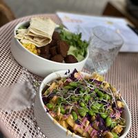 kapsalon and falafel bowl  at Grenswerk in Venlo