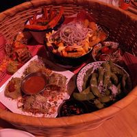 Vegan fingerfood box: edamame, loaded fries, albondigas,... at Grenswerk in Venlo