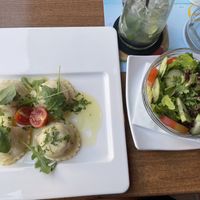 Vegane Kasnudeln mit Hummus-Kartoffelfüllung und Beilagensalat at Mint in St Kanzian