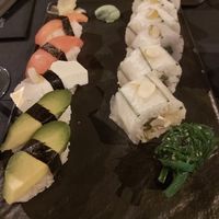 vegan sushi (tomato, avocado, almond-tofu-asparagus, wakame, tofu) at Zushi in Trieste