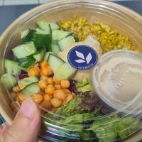 Hummus bowl with "oat-rice" at Haferkater - Hbf Frankfurt am Main in Frankfurt