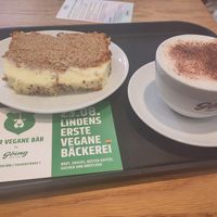 Carrot Cake. Nicht perfekt, aber lecker. at Bäcker Göing - Falkenstr - Der Vegane Bär  in Hannover